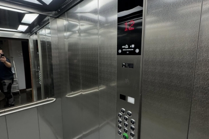 Modernizacija lifta u neboderu – nova grupa upravljanja, dihtovanje stroja i zamjena sajli, Doverska ulica 15, Split